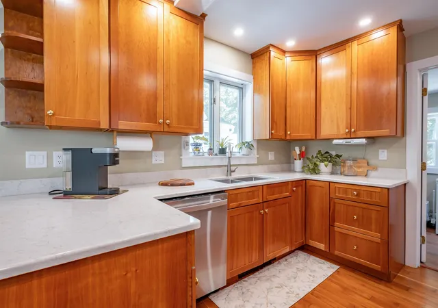 Photo 3 of Sale Pending at 1 Broad St, Hollis, NH 03049 | MLS# 5105954 | Listing updated on 2026-08-21