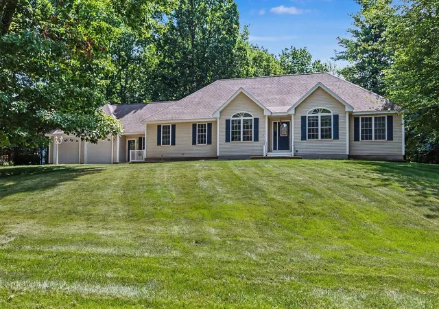 Photo 1 of Single family home for sale at 5 Cardinal Cir, Derry, NH 03038 | MLS# 5105969 | Listing updated on 2026-08-30