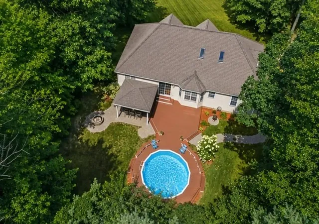 Photo 3 of Single family home for sale at 5 Cardinal Cir, Derry, NH 03038 | MLS# 5105969 | Listing updated on 2026-08-30