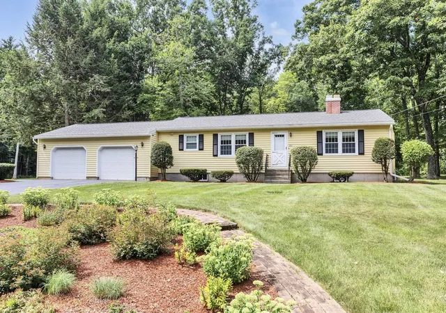 Photo 1 of Single family home for sale at 20 Forest Dr, Bedford, NH 03110 | MLS# 5105979 | Listing updated on 2026-09-18