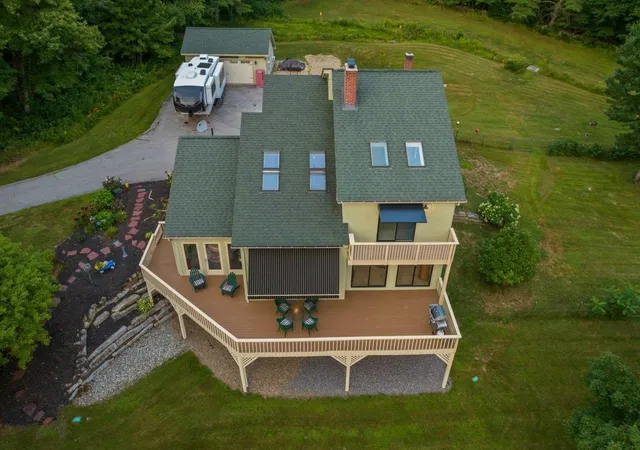 Photo 4 of Single family home for sale at 86 Corliss Hill Rd, Meredith, NH 03253 | MLS# 5105992 | Listing updated on 2026-10-08