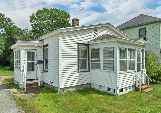 Photo 3 of Single family home for sale at 252 Wight St, Berlin, NH 03570 | MLS# 5106003 | Listing updated on 2026-09-14
