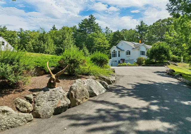 Photo 2 of Single family home for sale at 143 Middle Rd, Tuftonboro, NH 03816 | MLS# 5106006 | Listing updated on 2026-08-21