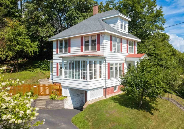 Photo 1 of Sale Pending at 149 Summer St, Saint Johnsbury, VT 05819 | MLS# 5106029 | Listing updated on 2026-08-26