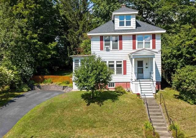 Photo 2 of Sale Pending at 149 Summer St, Saint Johnsbury, VT 05819 | MLS# 5106029 | Listing updated on 2026-08-26