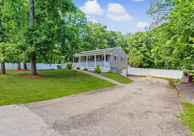 Photo 3 of Sale Pending at 26 Hawthorne Dr, Atkinson, NH 03811 | MLS# 5106034 | Listing updated on 2026-09-18