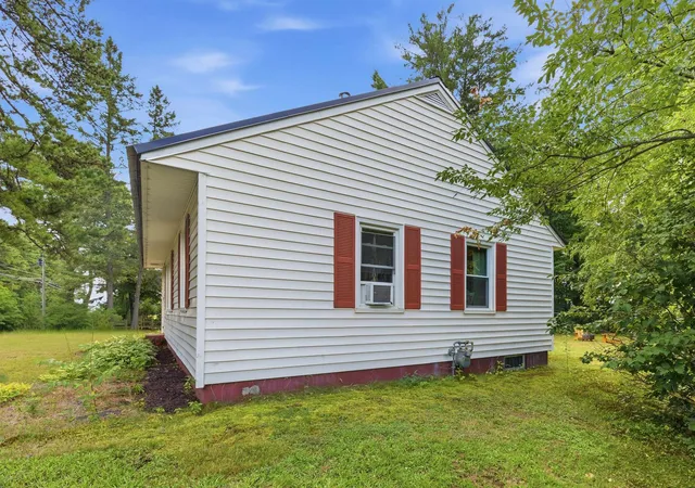 Photo 3 of Single family home for sale at 222 Airport Rd, Concord, NH 03301 | MLS# 5106040 | Listing updated on 2026-09-11