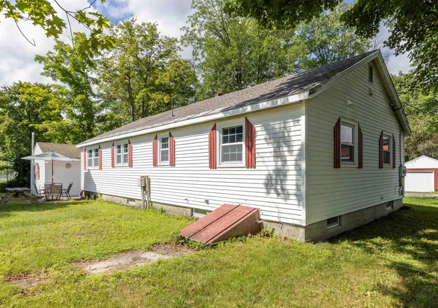 2nd image of 8 Cilley Ln, Bradford, NH 03221 | MLS# 5106043