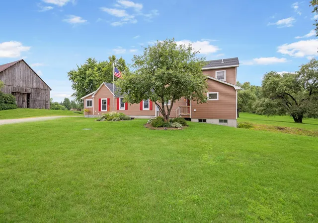 Photo 3 of Single family home for sale at 512 Elm St, Lancaster, NH 03584 | MLS# 5106060 | Listing updated on 2026-09-17