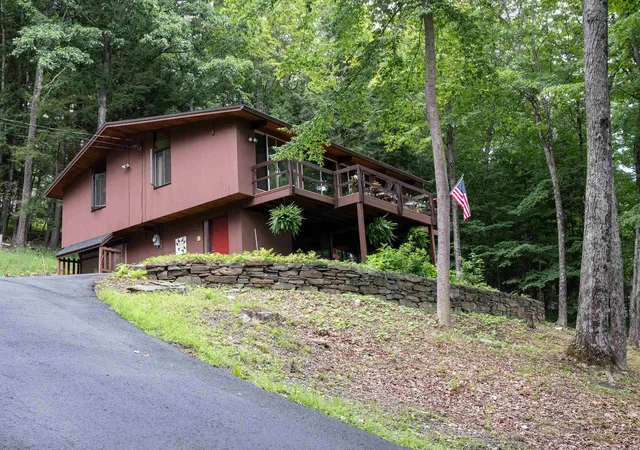 Photo 3 of Single family home for sale at 22 Golf View Ln, Hartford, VT 05059 | MLS# 5106087 | Listing updated on 2026-09-01