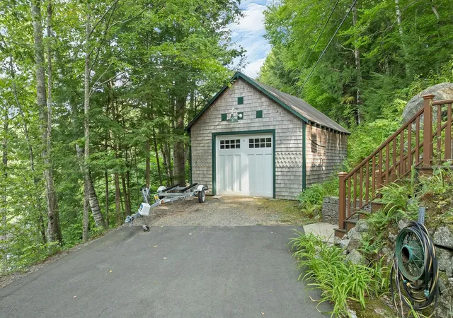 Photo 4 of Single family home for sale at 141 Black Brook Rd, Meredith, NH 03253 | MLS# 5106099 | Listing updated on 2026-09-29