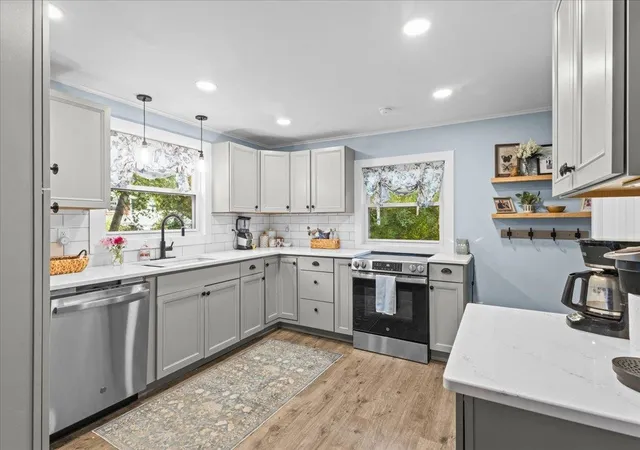 Photo 3 of Single family home for sale at 6 Edgewood Ave, Barre City, VT 05641 | MLS# 5106105 | Listing updated on 2026-09-11