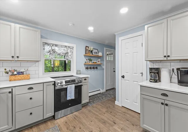 Photo 3 of Single family home for sale at 6 Edgewood Ave, Barre City, VT 05641 | MLS# 5106105 | Listing updated on 2026-09-28