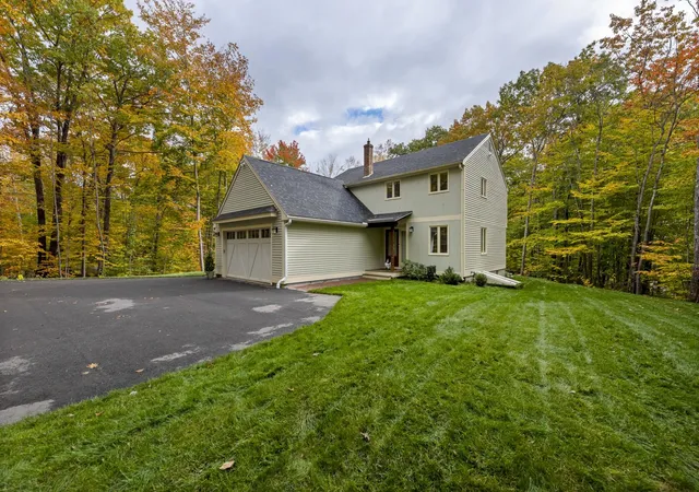 Photo 4 of Single family home for sale at 2 Serenity Ln, Meredith, NH 03253 | MLS# 5106129 | Listing updated on 2026-10-05