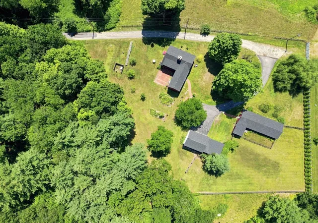 Photo 2 of Single family home for sale at 1 1a Smith St, Amherst, NH 03031 | MLS# 5106145 | Listing updated on 2026-08-27