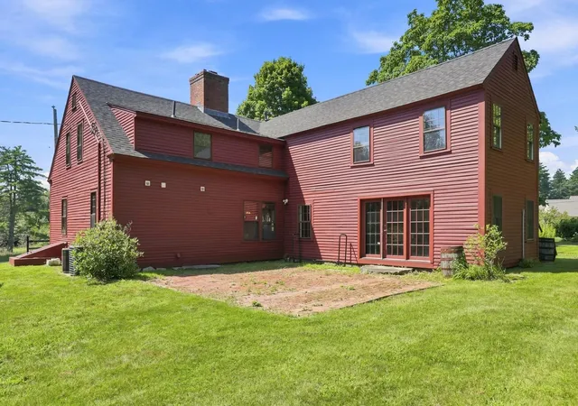 Photo 3 of Single family home for sale at 1 1a Smith St, Amherst, NH 03031 | MLS# 5106145 | Listing updated on 2026-08-27