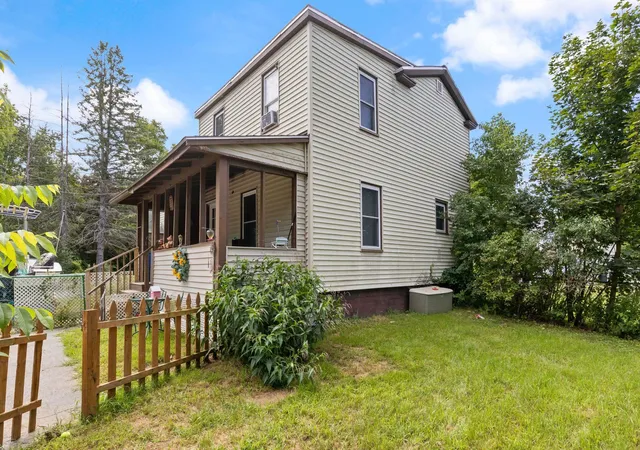 Photo 2 of Single family home for sale at 6 Brick St, Somersworth, NH 03878 | MLS# 5106159 | Listing updated on 2026-09-09