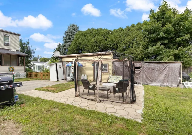 Photo 3 of Single family home for sale at 6 Brick St, Somersworth, NH 03878 | MLS# 5106159 | Listing updated on 2026-09-09