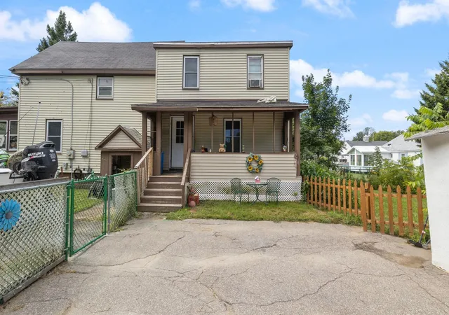 Photo 3 of Single family home for sale at 6 Brick St, Somersworth, NH 03878 | MLS# 5106159 | Listing updated on 2026-09-09