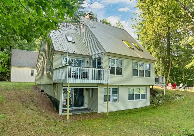 Photo 1 of Single family home for sale at 10 Lakeview Dr, Meredith, NH 03253 | MLS# 5106163 | Listing updated on 2026-08-21