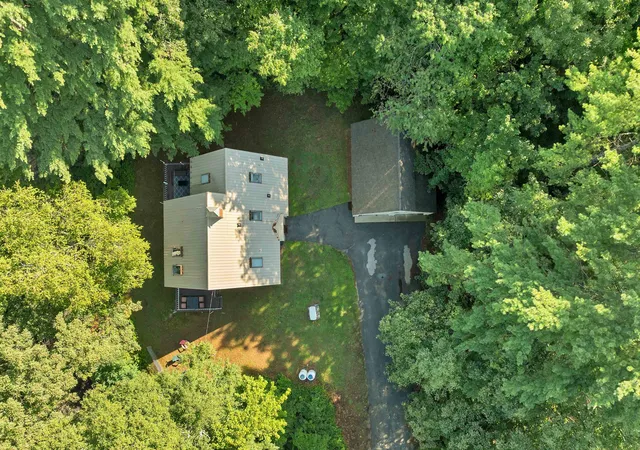 Photo 3 of Single family home for sale at 10 Lakeview Dr, Meredith, NH 03253 | MLS# 5106163 | Listing updated on 2026-08-21