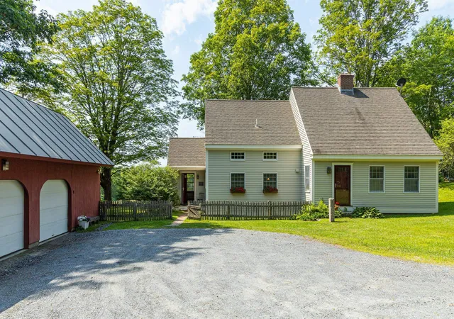 Photo 2 of Single family home for sale at 509 Elm St, Claremont, NH 03743 | MLS# 5106166 | Listing updated on 2026-09-18