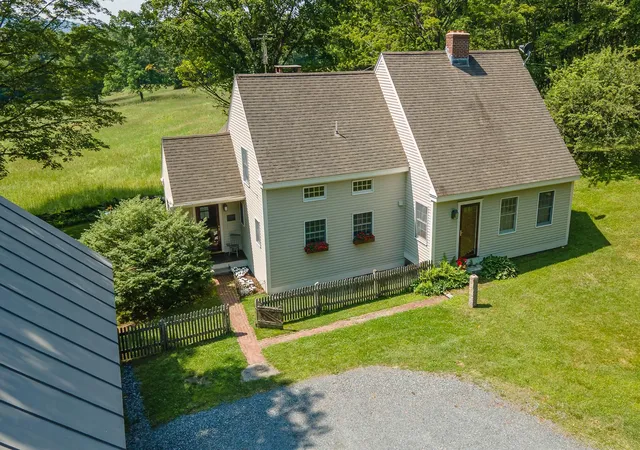 Photo 3 of Single family home for sale at 509 Elm St, Claremont, NH 03743 | MLS# 5106166 | Listing updated on 2026-09-18