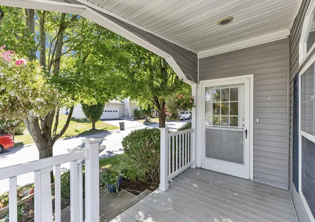 Photo 2 of Single family home for sale at 24 Stagecoach Wy, Manchester, NH 03104 | MLS# 5106183 | Listing updated on 2026-08-28