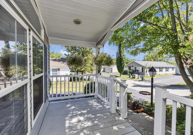Photo 3 of Single family home for sale at 24 Stagecoach Wy, Manchester, NH 03104 | MLS# 5106183 | Listing updated on 2026-08-28
