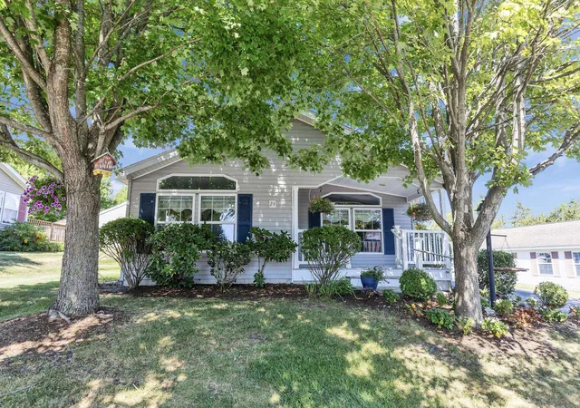 Photo 4 of Single family home for sale at 24 Stagecoach Wy, Manchester, NH 03104 | MLS# 5106183 | Listing updated on 2026-08-28