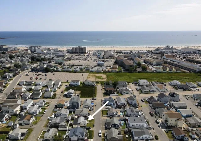 2nd image of 24 Wall St, Hampton, NH 03842 | MLS# 5106222
