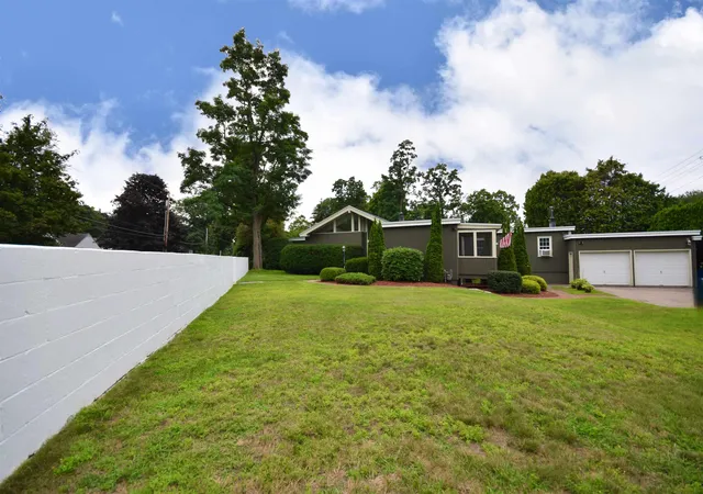 Photo 2 of Single family home for sale at 789 South Prospect St, Burlington, VT 05401 | MLS# 5106235 | Listing updated on 2026-09-17