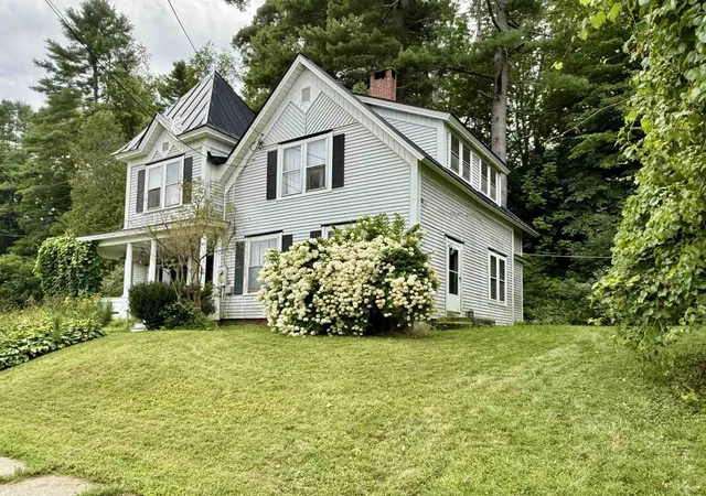 Photo 3 of Single family home for sale at 190 Pleasant St, Royalton, VT 05068 | MLS# 5106249 | Listing updated on 2026-08-22