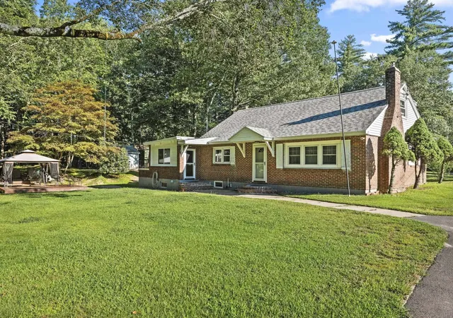 Photo 1 of Single family home for sale at 117 Pond St, Newton, NH 03858 | MLS# 5106253 | Listing updated on 2026-09-03
