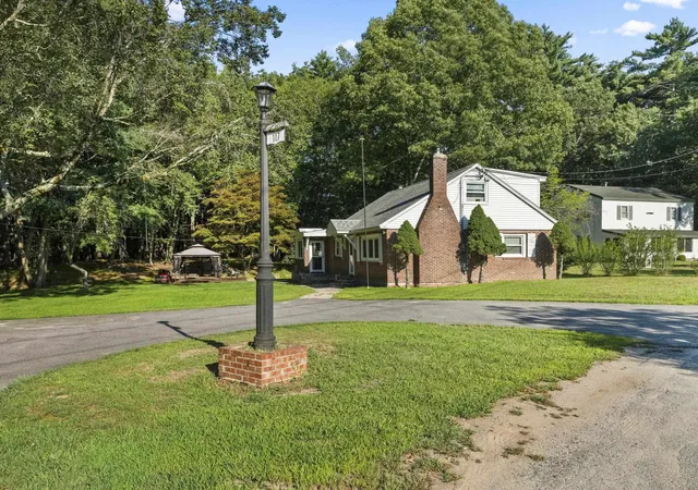 Photo 2 of Single family home for sale at 117 Pond St, Newton, NH 03858 | MLS# 5106253 | Listing updated on 2026-09-03