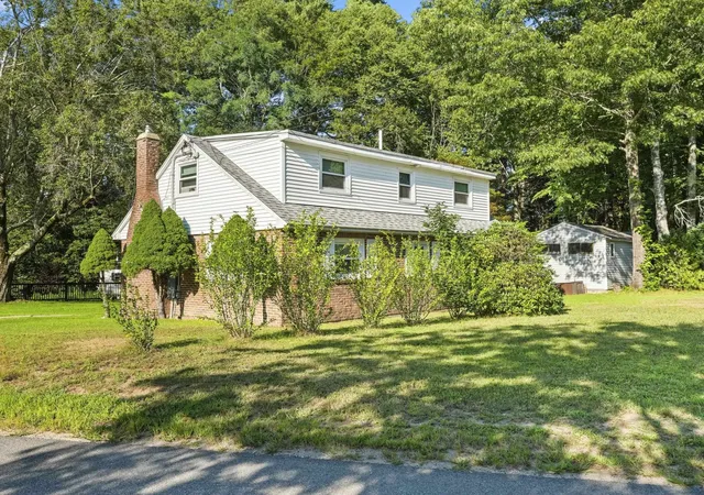Photo 4 of Single family home for sale at 117 Pond St, Newton, NH 03858 | MLS# 5106253 | Listing updated on 2026-09-03