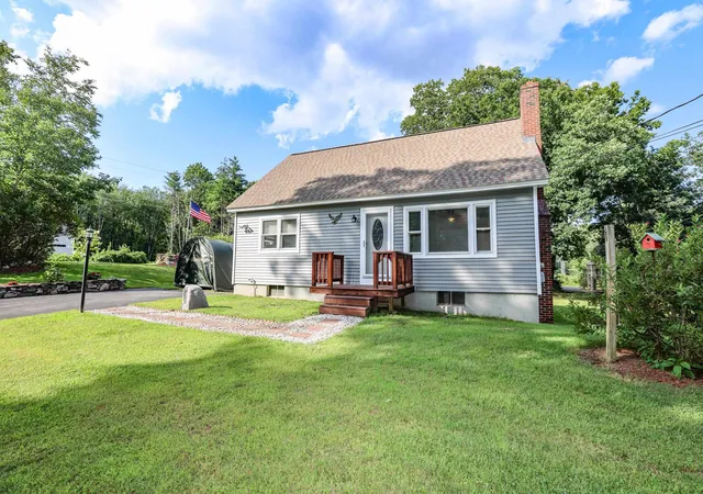Photo 3 of Sale Pending at 5 York Rd, Hudson, NH 03051 | MLS# 5106254 | Listing updated on 2026-08-31