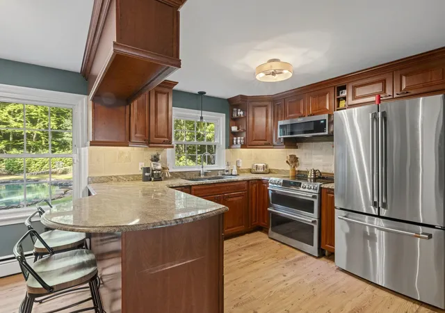 Photo 3 of Sale Pending at 16 Juniper Dr, Amherst, NH 03031 | MLS# 5106257 | Listing updated on 2026-09-06