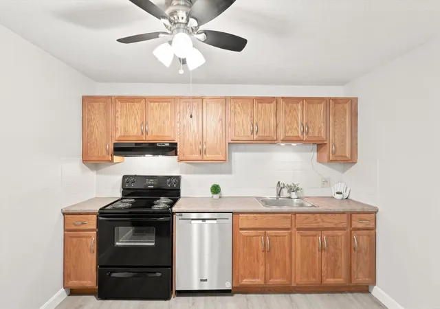 Photo 3 of Sale Pending at 2 Silvestri Cir #10, Derry, NH 03038 | MLS# 5106260 | Listing updated on 2026-09-13