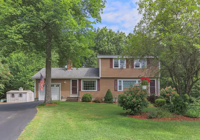 3rd image of 8 Lantern Ln, Auburn, NH 03032 | MLS# 5106264