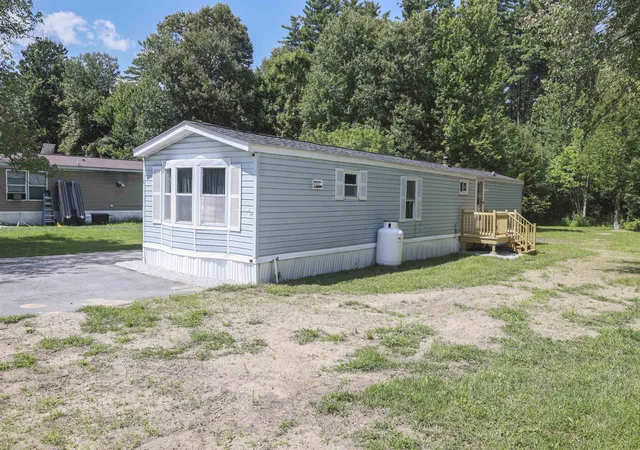 Photo 4 of Manufactured home for sale at 8 Mark Dr, Allenstown, NH 03275 | MLS# 5106278 | Listing updated on 2026-09-12