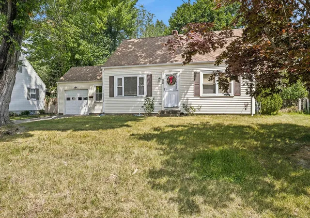Photo 3 of Sale Pending at 13 Fairfield Dr, Hampton, NH 03842 | MLS# 5106313 | Listing updated on 2026-08-27