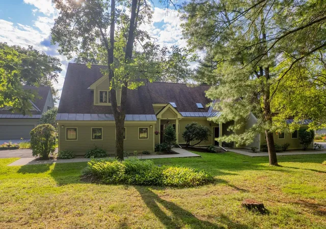 Photo 2 of Townhouse for sale at 319 Heritage Hill Pl #40, Rutland Town, VT 05701 | MLS# 5106335 | Listing updated on 2026-08-27