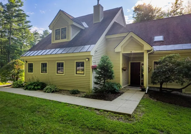 Photo 3 of Townhouse for sale at 319 Heritage Hill Pl #40, Rutland Town, VT 05701 | MLS# 5106335 | Listing updated on 2026-08-27