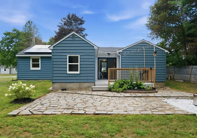 5th image of 212 Holly Ln, Portsmouth, NH 03801 | MLS# 5106340