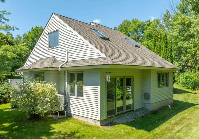 Photo 3 of Condo for sale at 1 Cottage Ct, Hartford, VT 05001 | MLS# 5106341 | Listing updated on 2026-09-11
