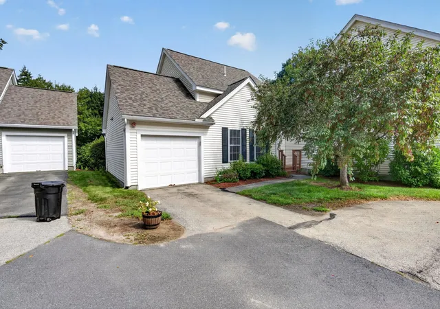 2nd image of 11 Echo Shore Dr, Merrimack, NH 03054 | MLS# 5106357