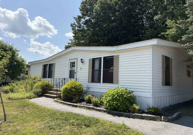 Photo 3 of Single family home for sale at 52 Monadnock Dr, Rochester, NH 03867 | MLS# 5106359 | Listing updated on 2026-09-16