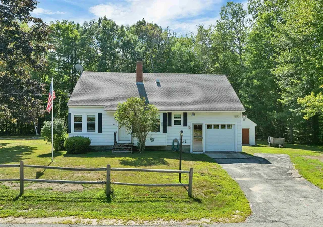 30th image of 44 Waumbeck Rd, Wolfeboro, NH 03894 | MLS# 5106363