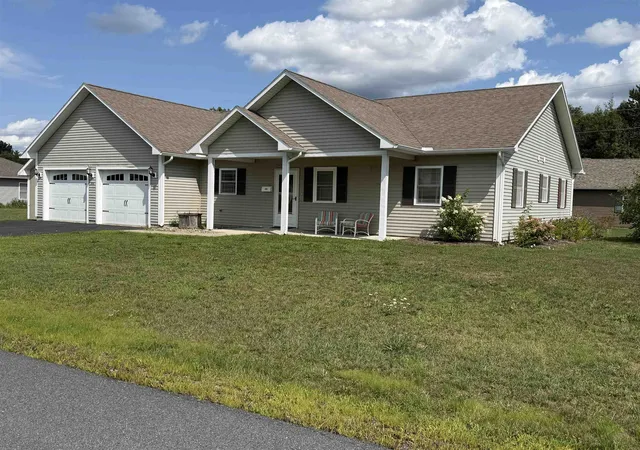 Photo 2 of Single family home for sale at 200 Dashner Cir, Derby, VT 05830 | MLS# 5106379 | Listing updated on 2026-09-11